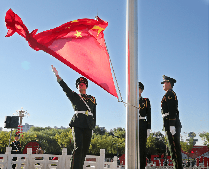 升国旗图片(看图写话升国旗图片)